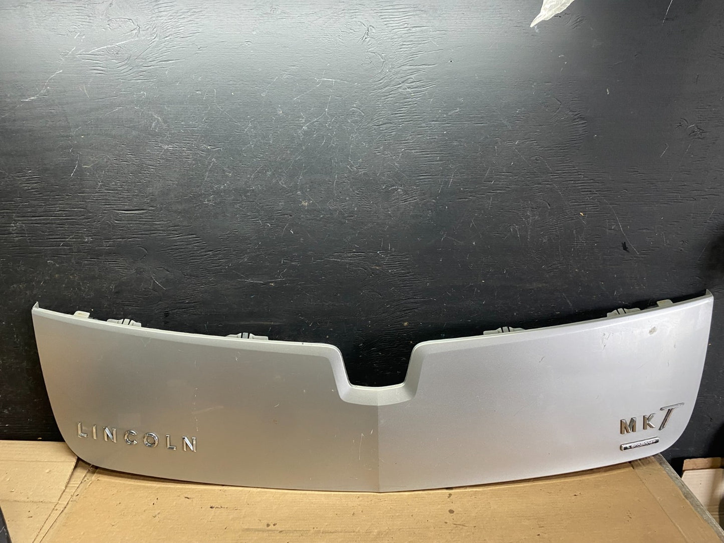 2010 to 2019 Lincoln Mkt Trunk Rear Trunk Panel Trim Panel Molding OEM O8127 DG0