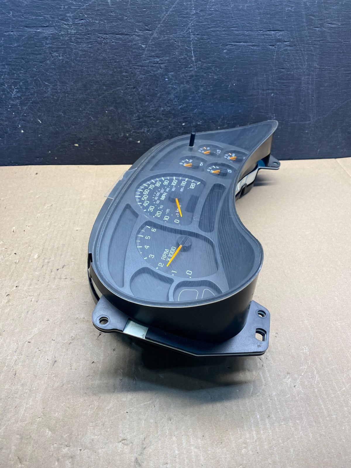 2003 to 2006 Chevrolet Silverado Speedometer Instrument Cluster AG1865 DG1