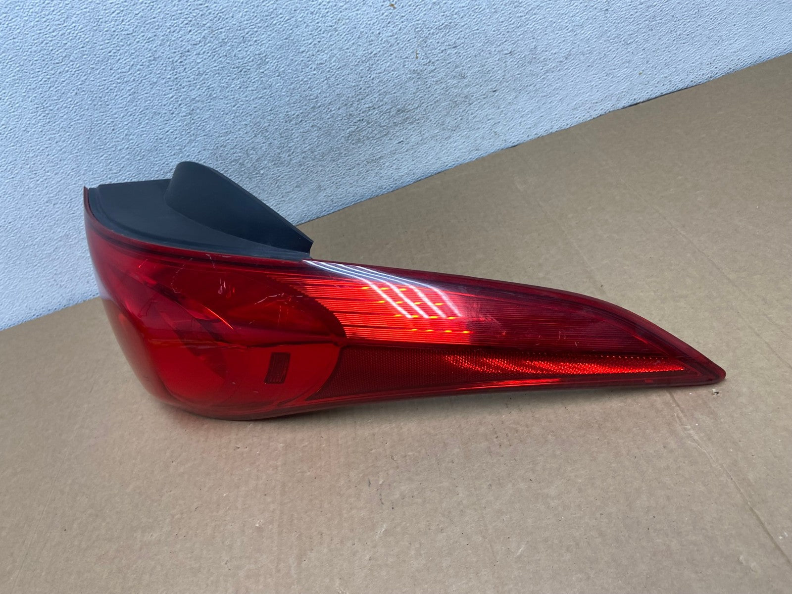 2011 2012 2013 Hyundai Elantra Sedan Right Passenger Tail Light AG1972 LK1