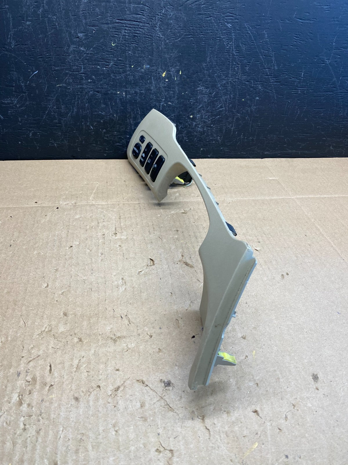 2001 to 2007 Toyota Highlander Lower Dash Trim Bezel Mirror Switch AC6345 DG3