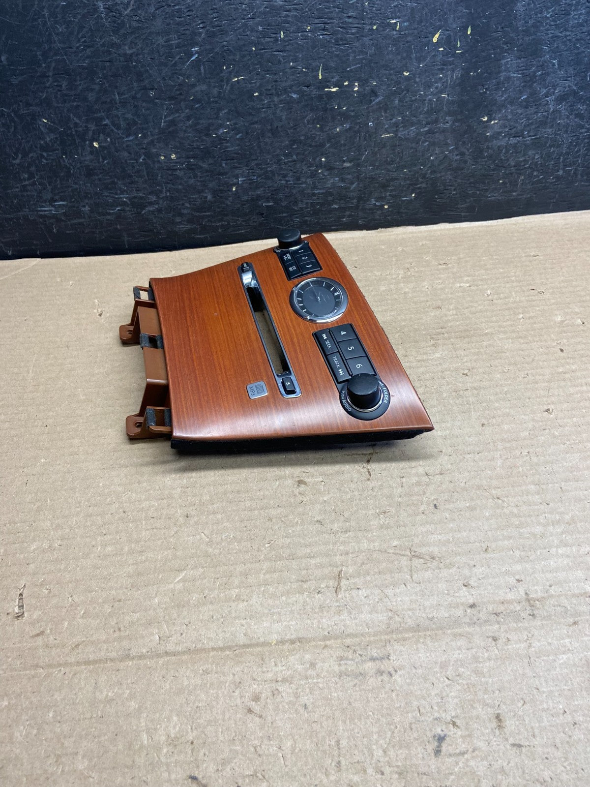 2006 to 2007 Infiniti M35 M45 Radio Audio Control Panel AH3573 DG2