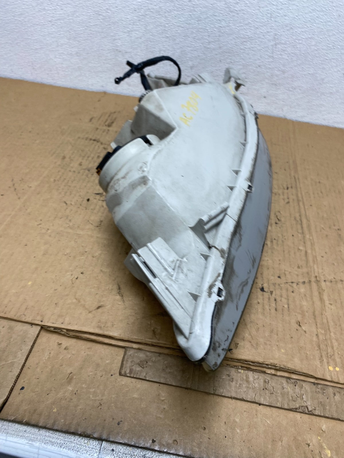 2002 to 2004 Toyota Camry Halogen Headlight Right Passenger Rh AC7804 DW9
