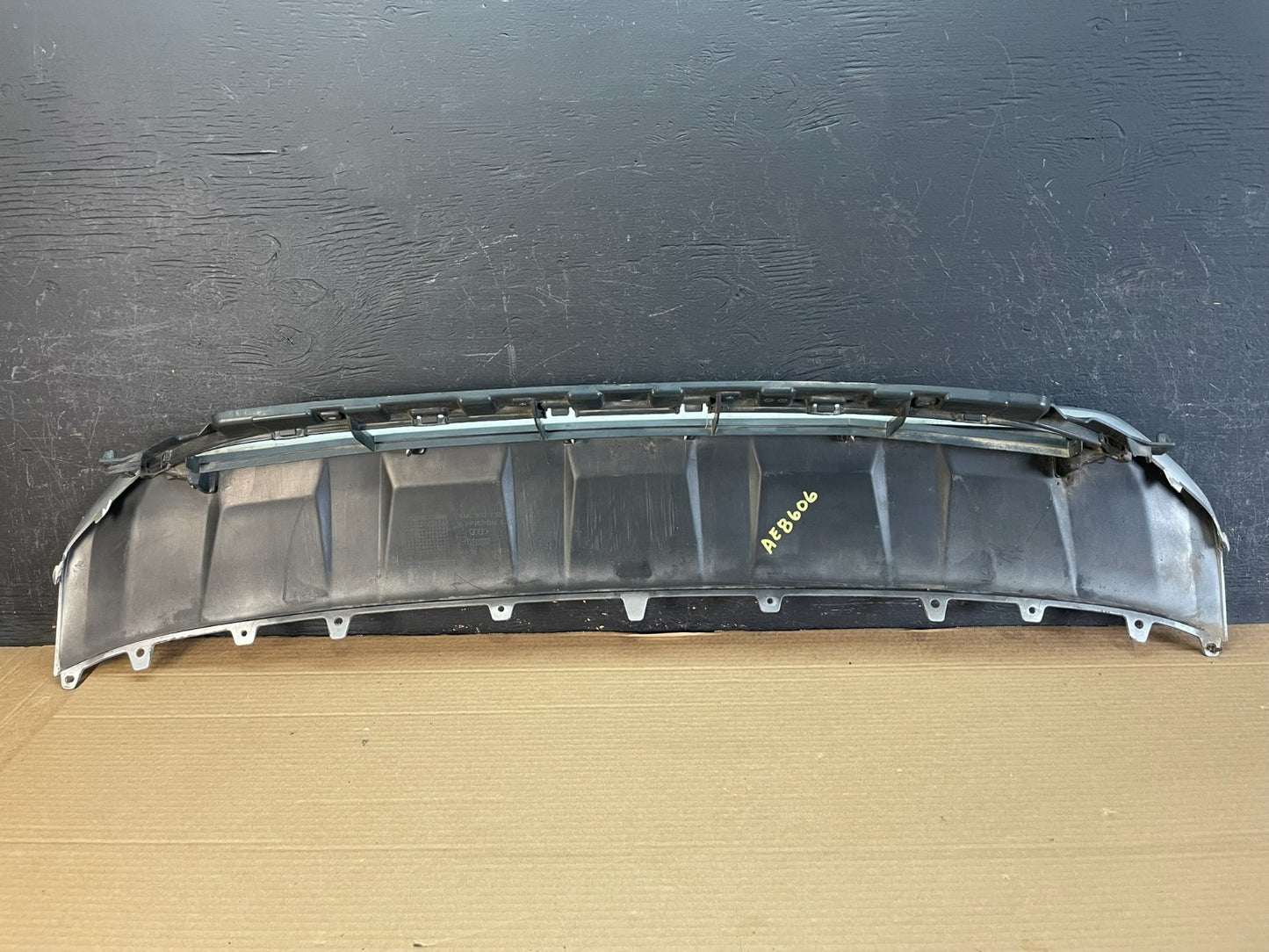 2017- 2019 Audi Q7 Quattro Front Bumper Lower Molding Valance AE8606 DG4