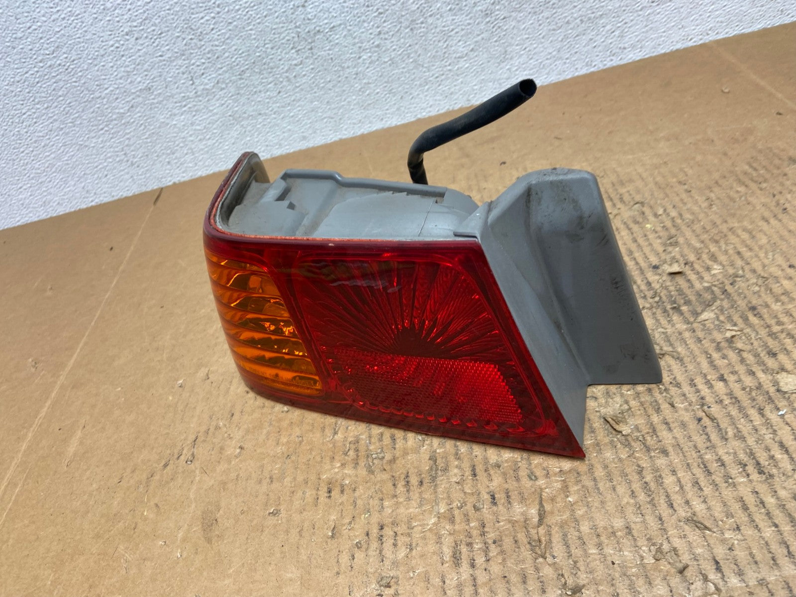 2000 to 2001 Toyota Camry Tail Light Left Driver Lh Side AE1549 LK1