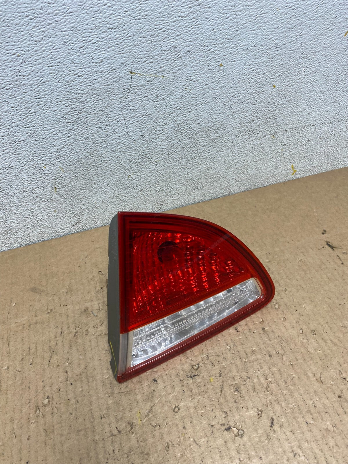 2007 to 2012 Hyundai Veracruz Right Passenger RH Inner Tail Light OEM L8700 DW2