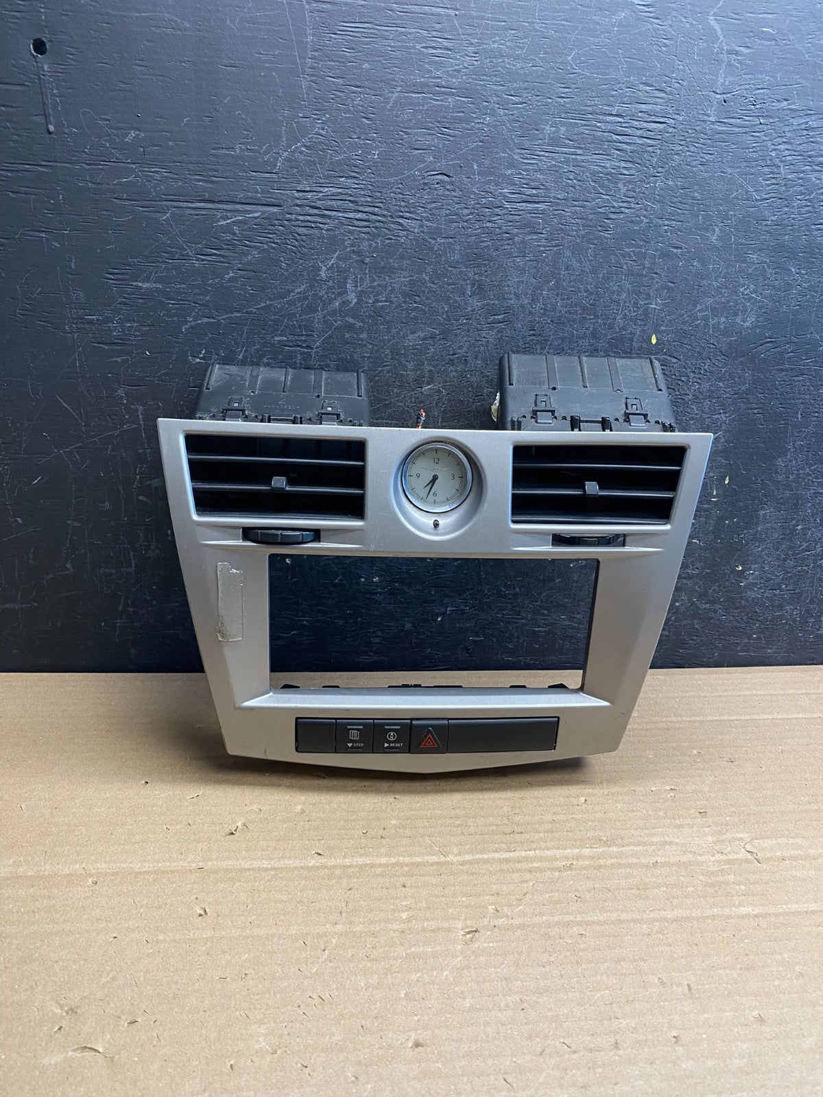 2007 2010 Chrysler Sebring Center Dash Radio Clock Bezel Trim Panel Oe AG0102 DG0