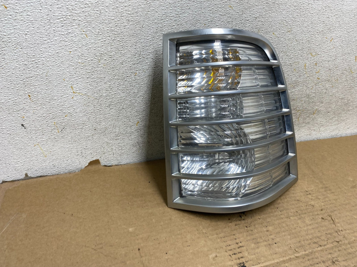 2006 - 2010 Mercury Mountaineer Right Passenger RH Side Tail Light AH8103 DW1