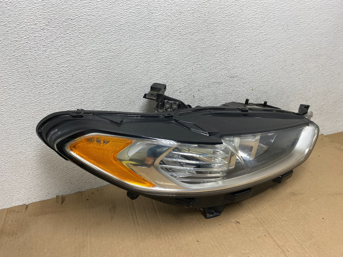 2013 to 2016 Ford Fusion Right Passenger Rh Side Headlight AE9085 DW2