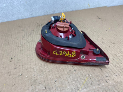 2004 2005 2006 Kia Amanti Right Passenger Side Tail Light Inner OEM L8705 DW6