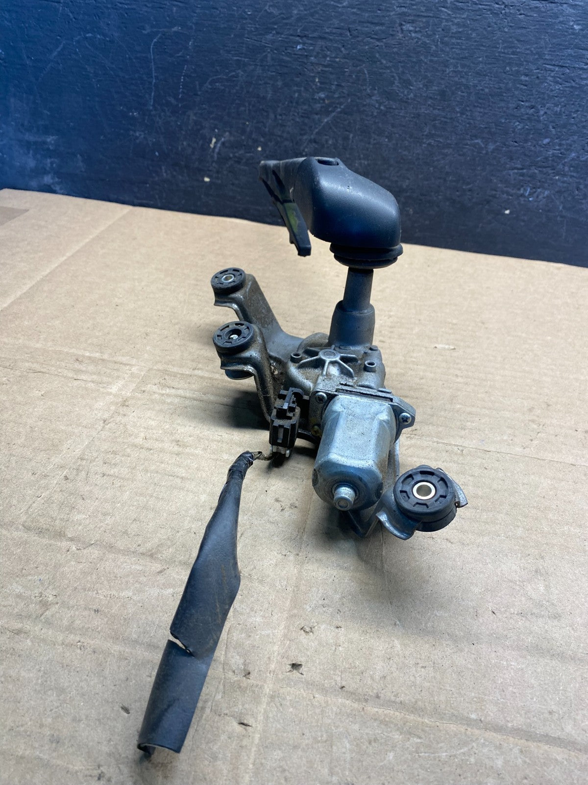 2008 to 2014 Scion xD Rear Wiper Motor ae8267 DG4
