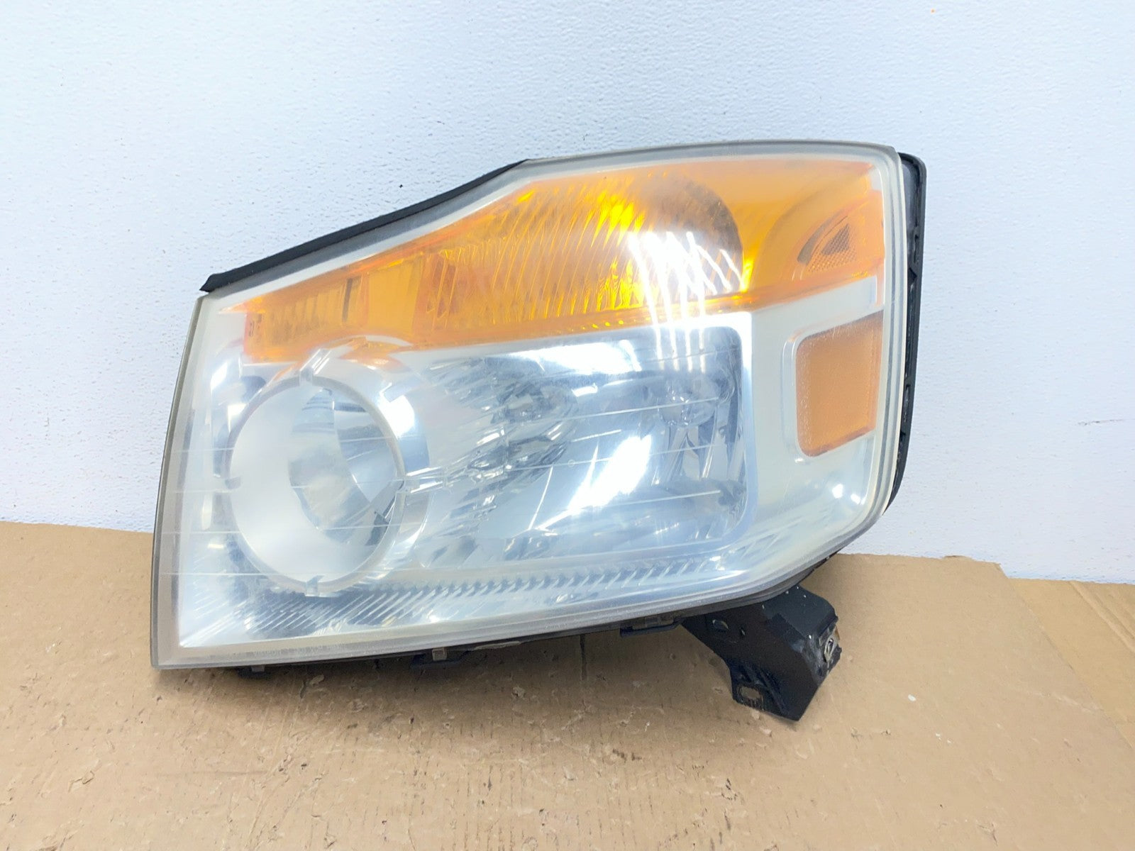2008 - 2015 Nissan Armada Left Driver LH Headlight Halogen AD8218 DW0
