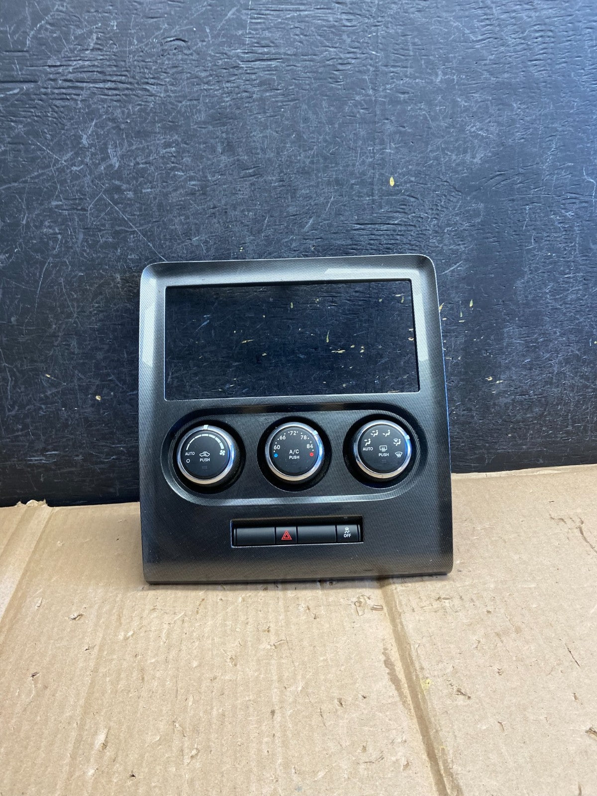 2011-2014 Dodge Challenger Dash Climate Control Heat Seats Radio Bezel AI2672 DG0