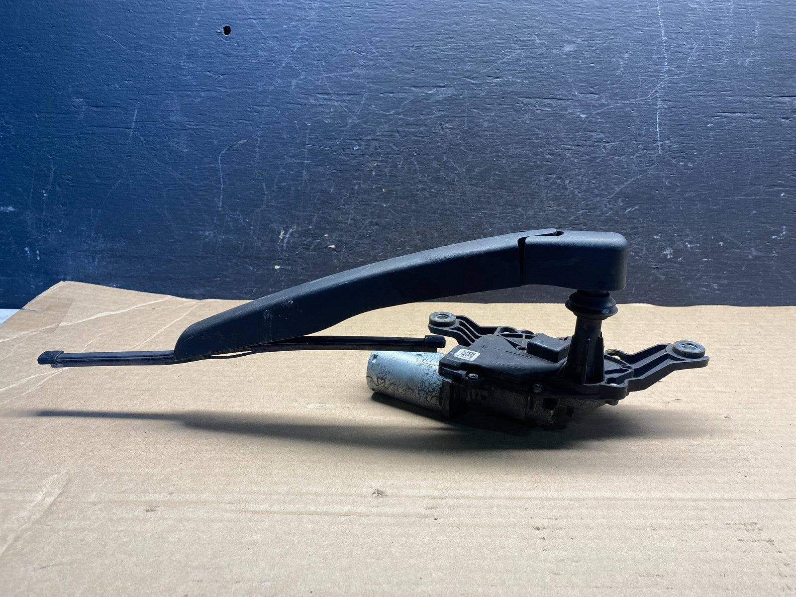 2020 to 2023 Ford Explorer Rear Windshield Wiper Motor ae0044 DG3