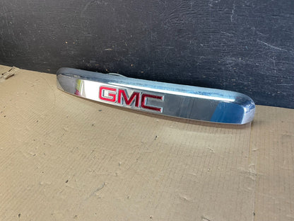 2007-2012 GMC Acadia Chrome Tailgate Rear Finish Molding W/O Camera AE3648 DG2