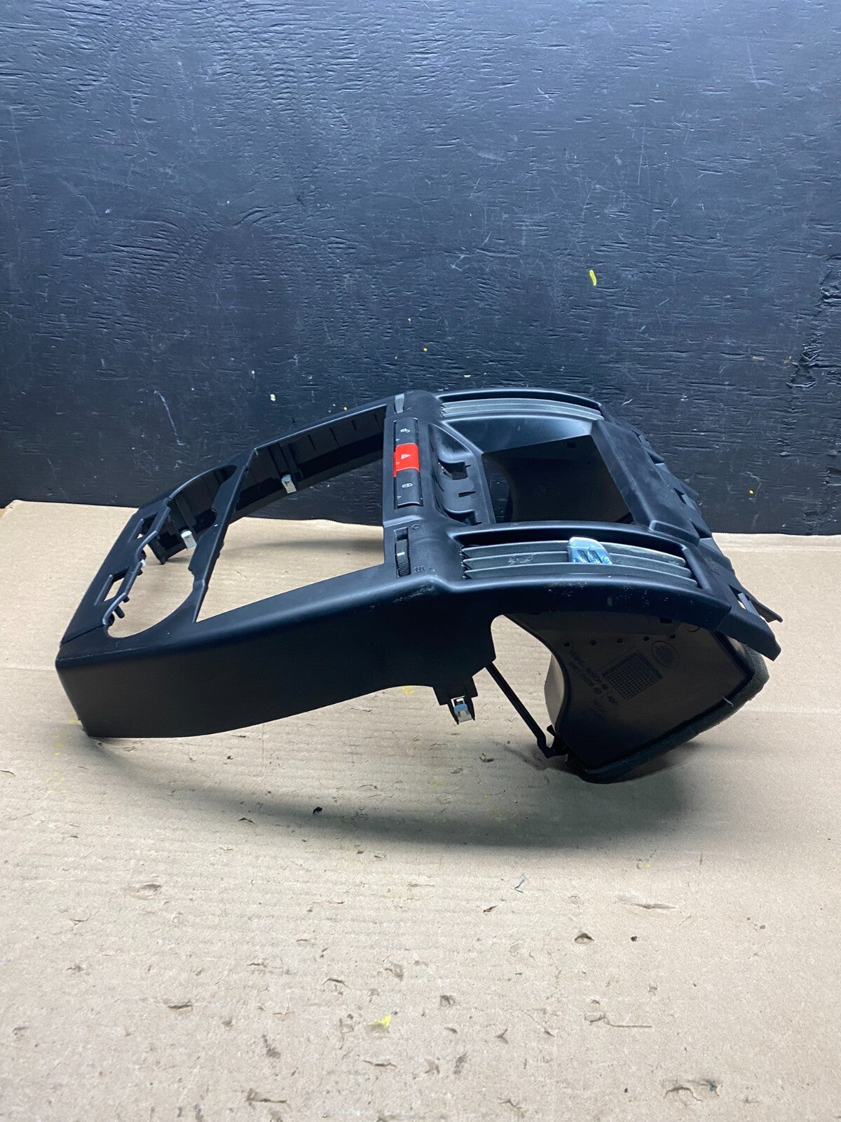 2008 to 2012 Land Rover LR2 OEM Center Dash Trim Bezel 6H52-014L09-AG J4841 DG2