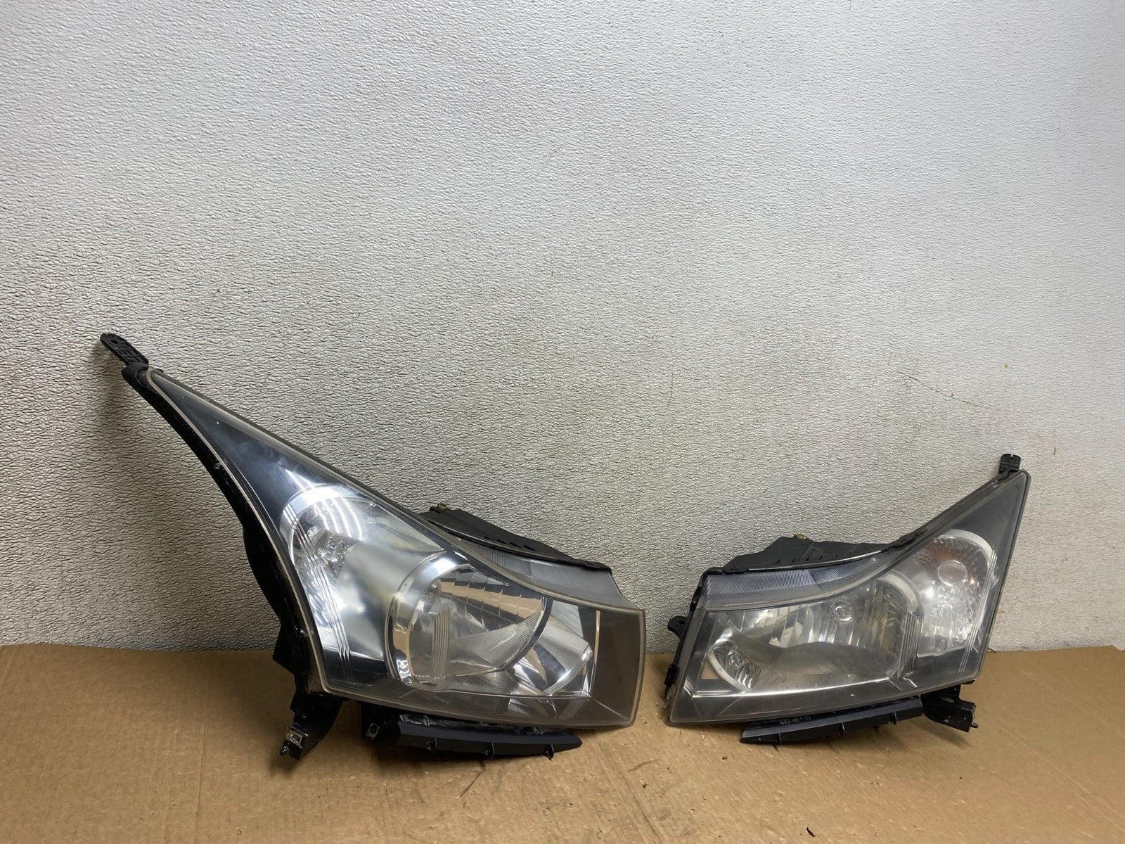 2011 to 2015 Chevrolet Cruze Halogen Left+Right Set Headlights V1239 DW2