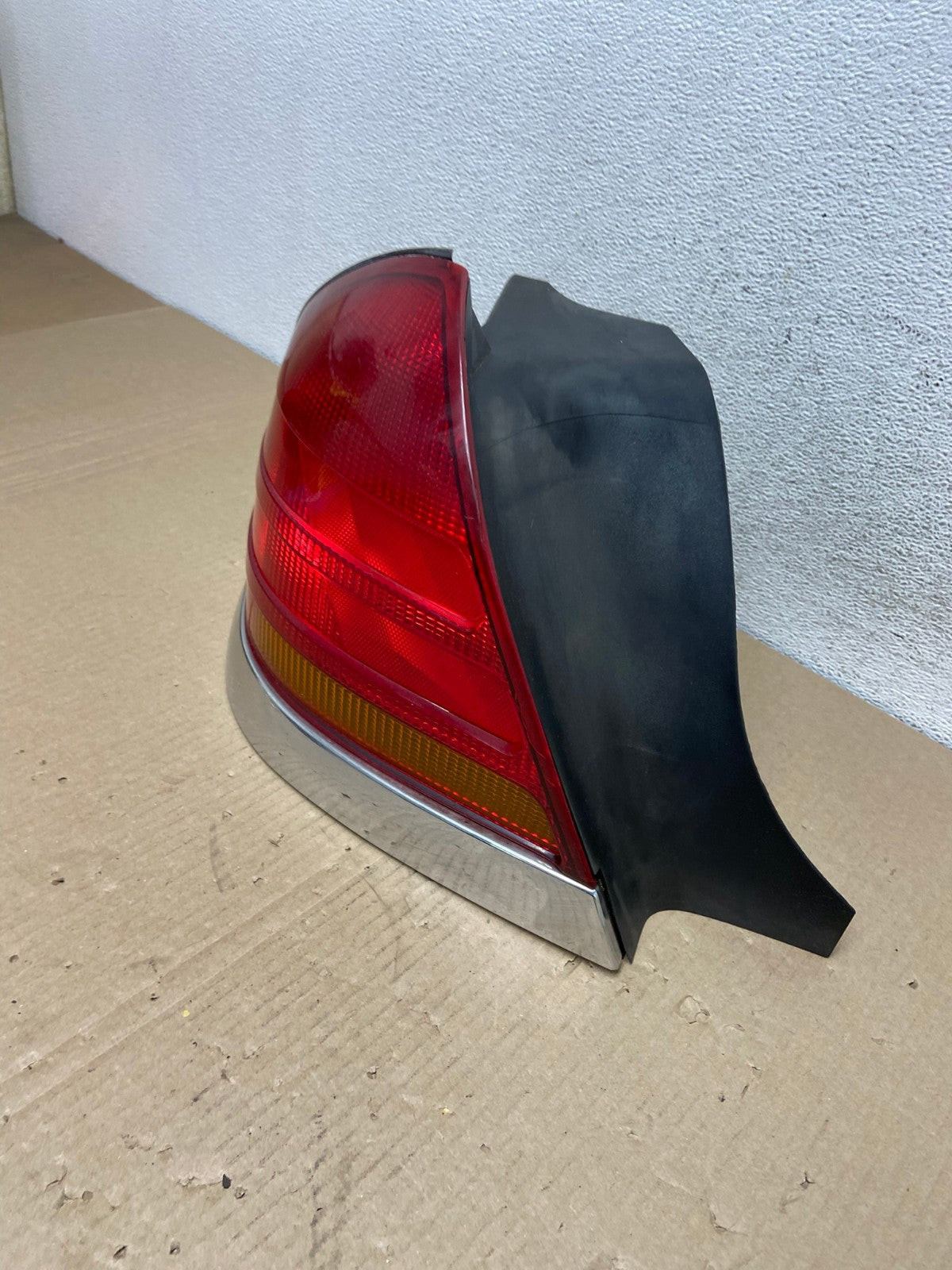 1998-2003 Ford Crown Victoria Left Driver Lh Side Tail Light AE9541 LK1