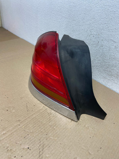 1998-2003 Ford Crown Victoria Left Driver Lh Side Tail Light AE9541 LK1