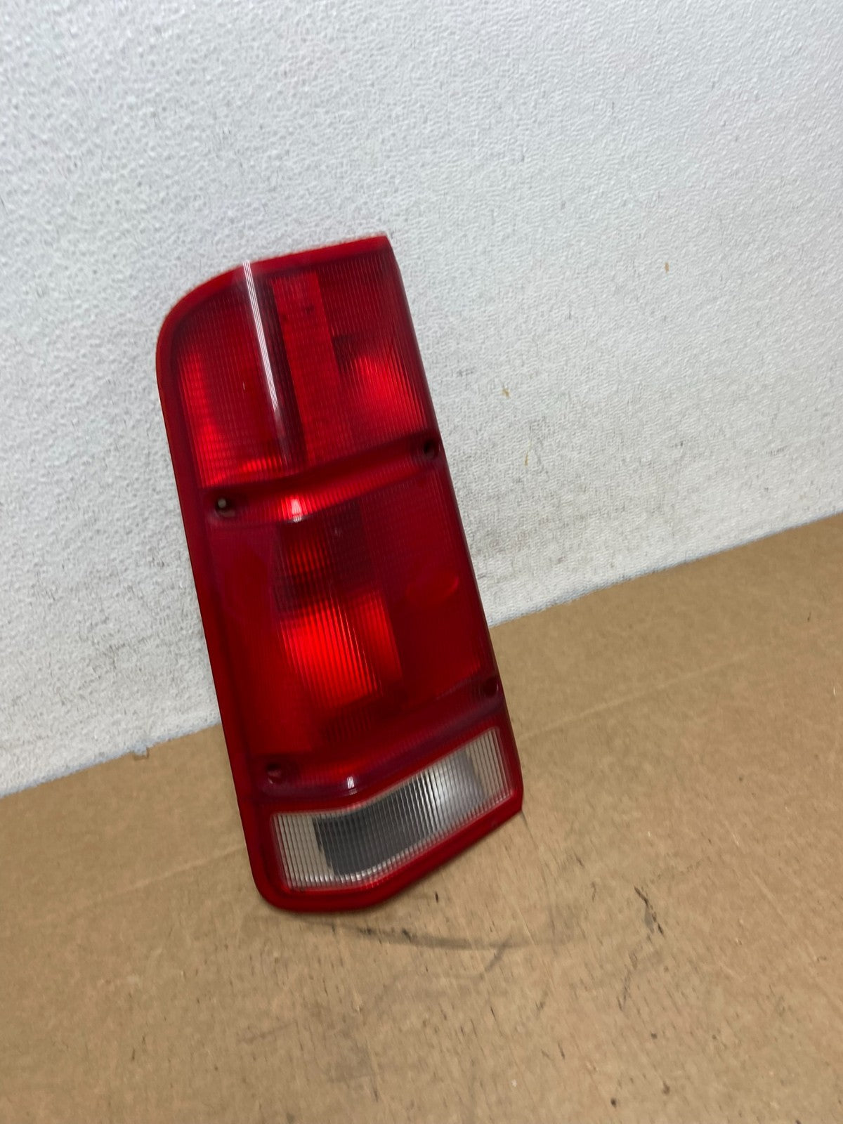 1999 - 2002 Land Rover Discovery Left Driver LH Side Tail Light ad6062 DG2