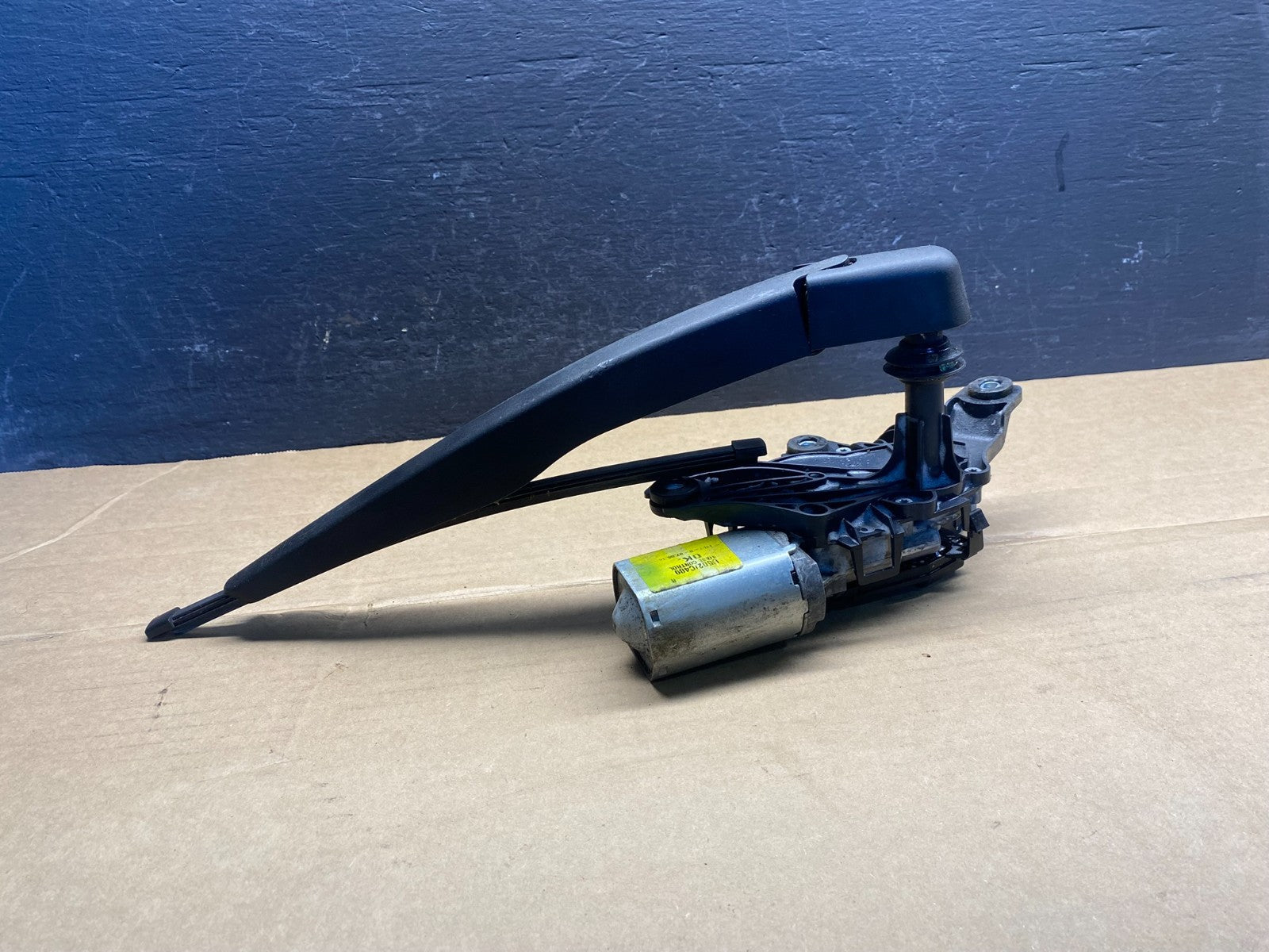 2011 to 2019 Ford Explorer Rear Windshield Wiper Motor ad3524 DG3