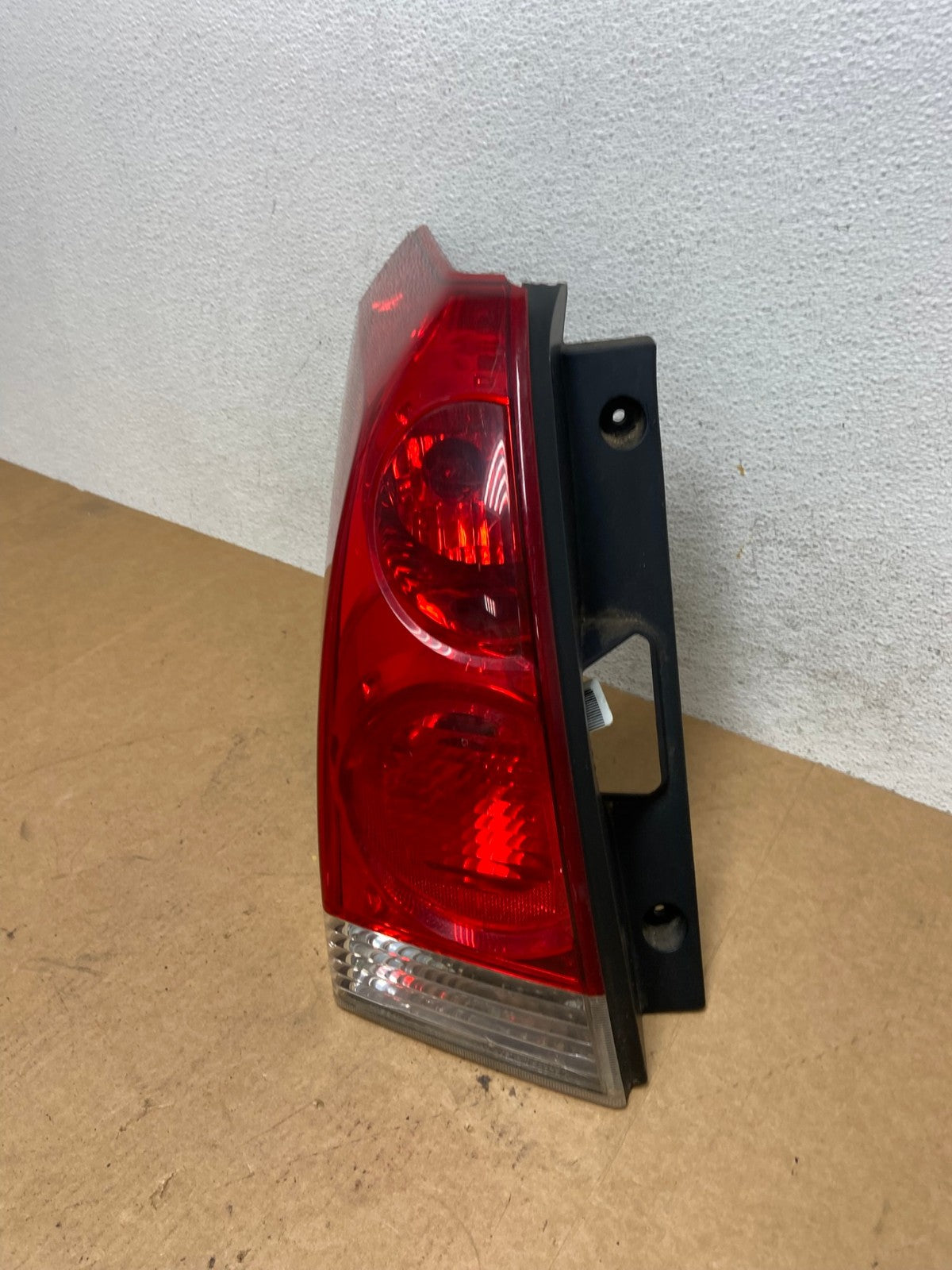 2004 to 2009 Nissan Quest Left Driver Lh Side Tail Light AE3135 LK1