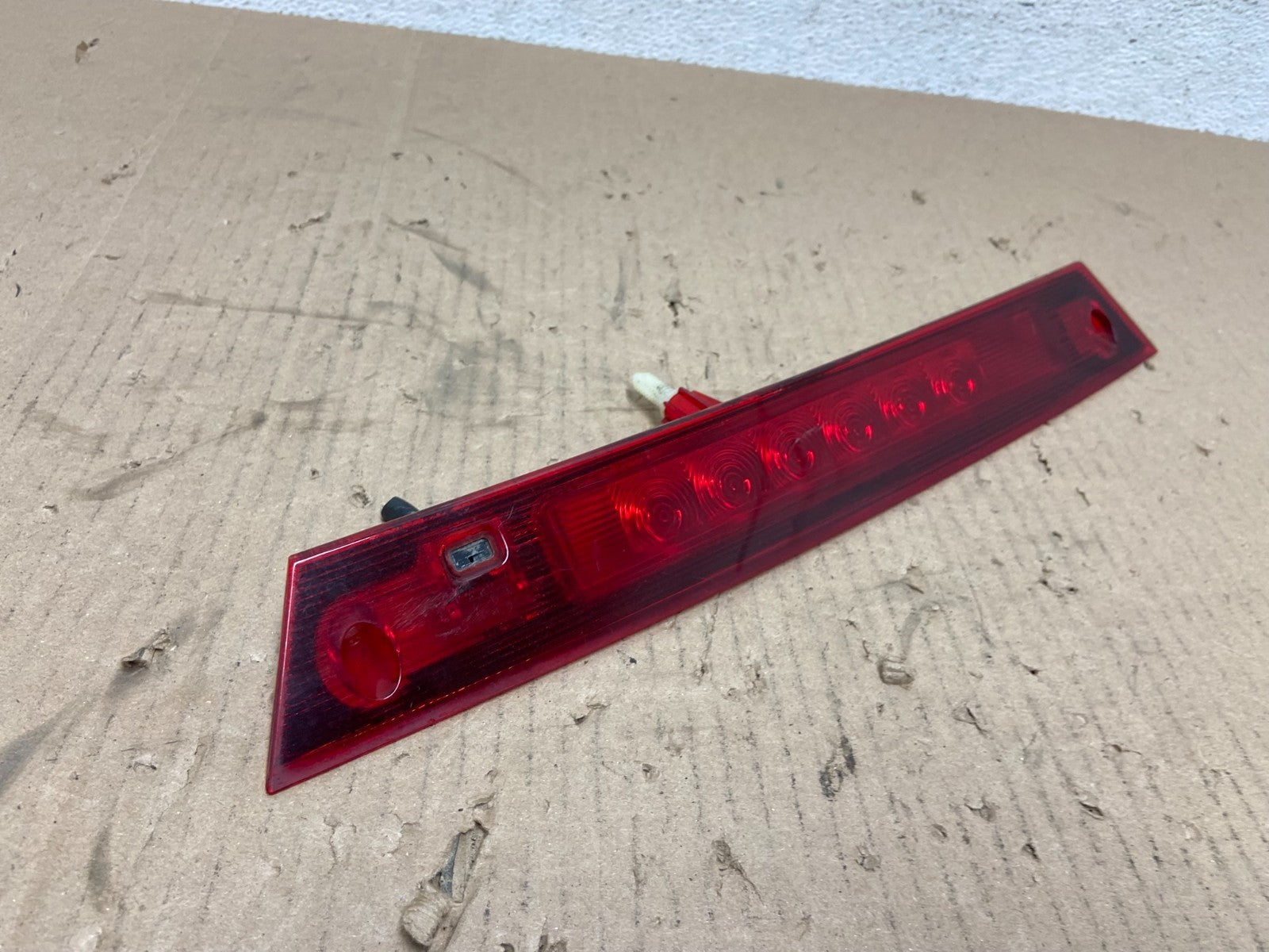 2007 to 2011 Ford Edge Rear Third Brake 3rd Light Lamp ae8758 DG2