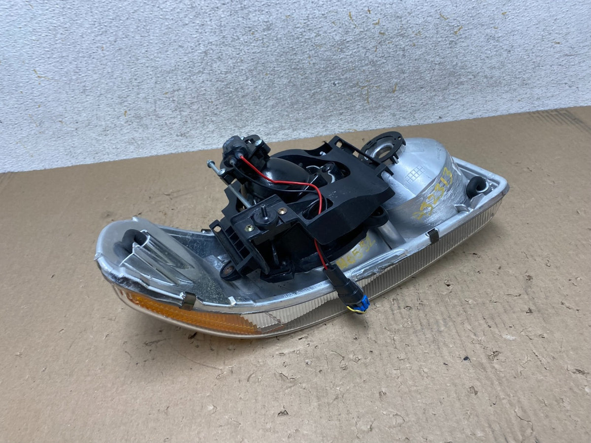 1999 - 2006 GMC Sierra Left Driver LH Halogen Headlight AJ2313 DW7