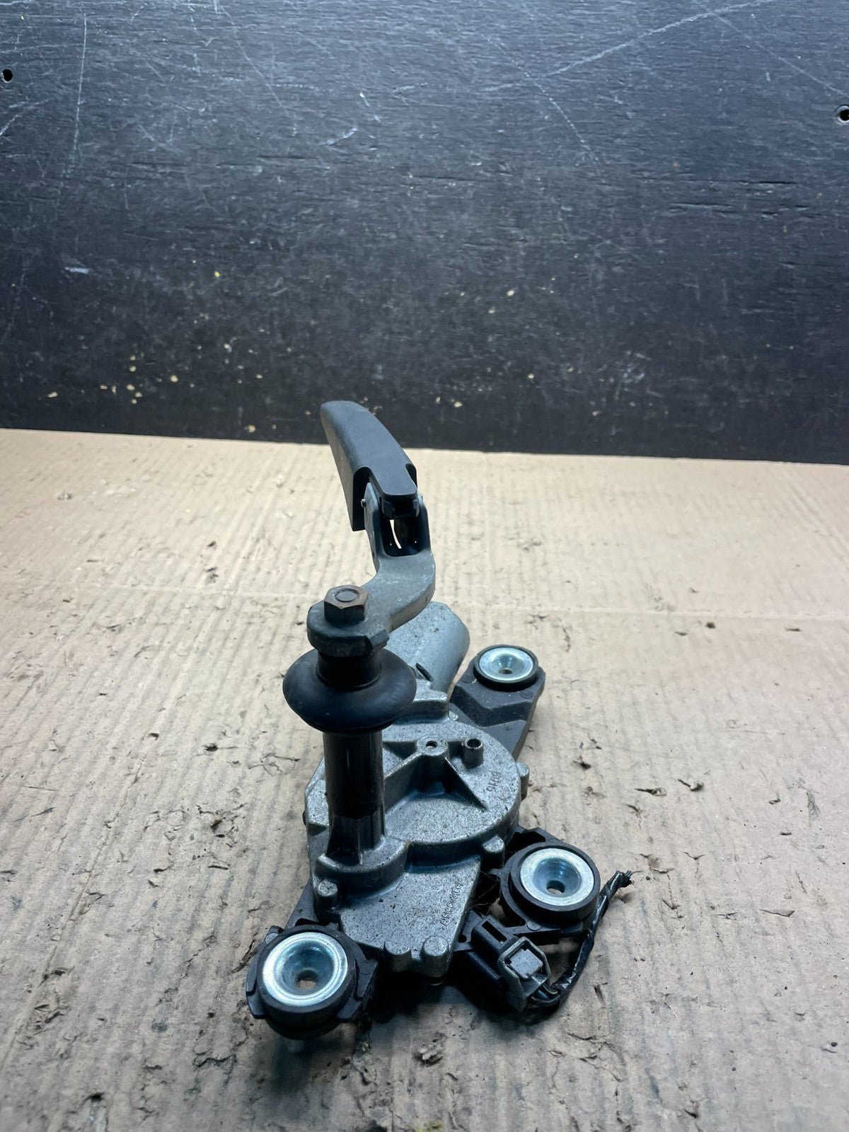 2012 to 2014 Ford Focus Rear Windshield Wiper Motor OEM BV61-17K441-AA v5266 dg2