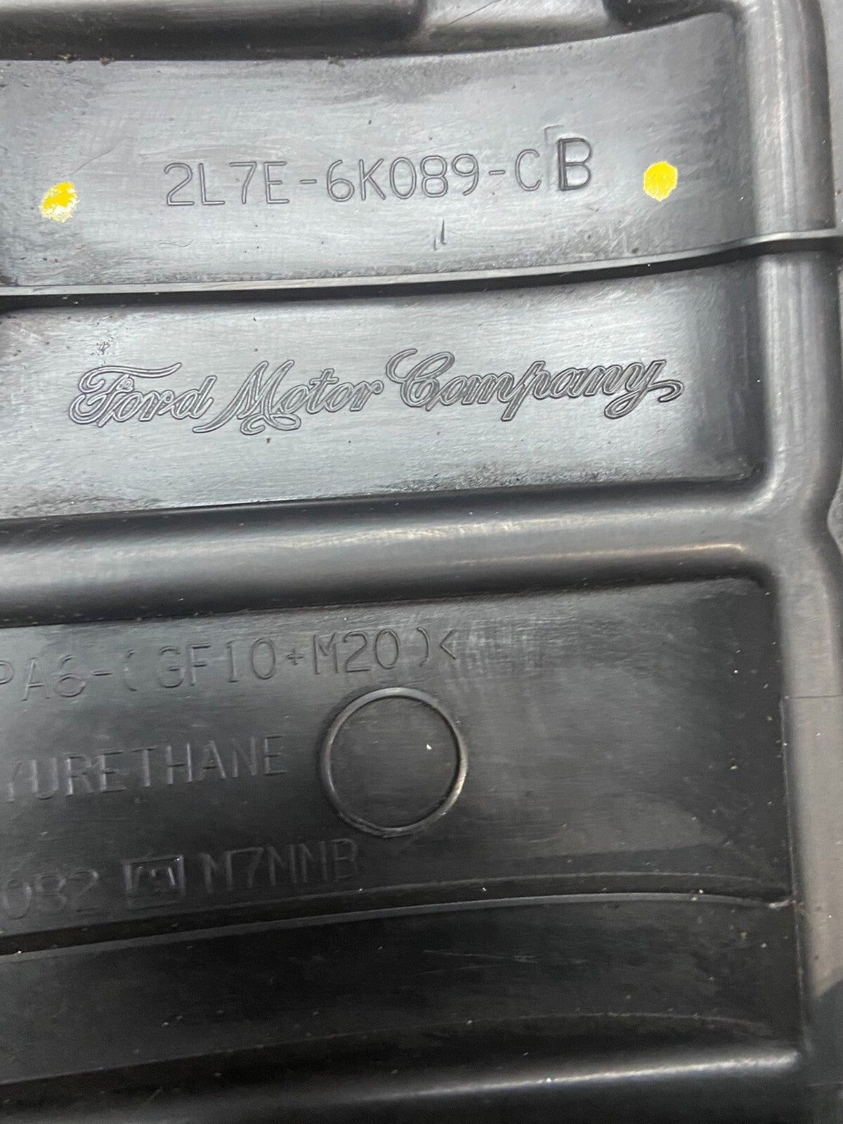 2002 to 2004  Lincoln Navigator 5.4L V8 Engine Motor Cover O3295 DG8