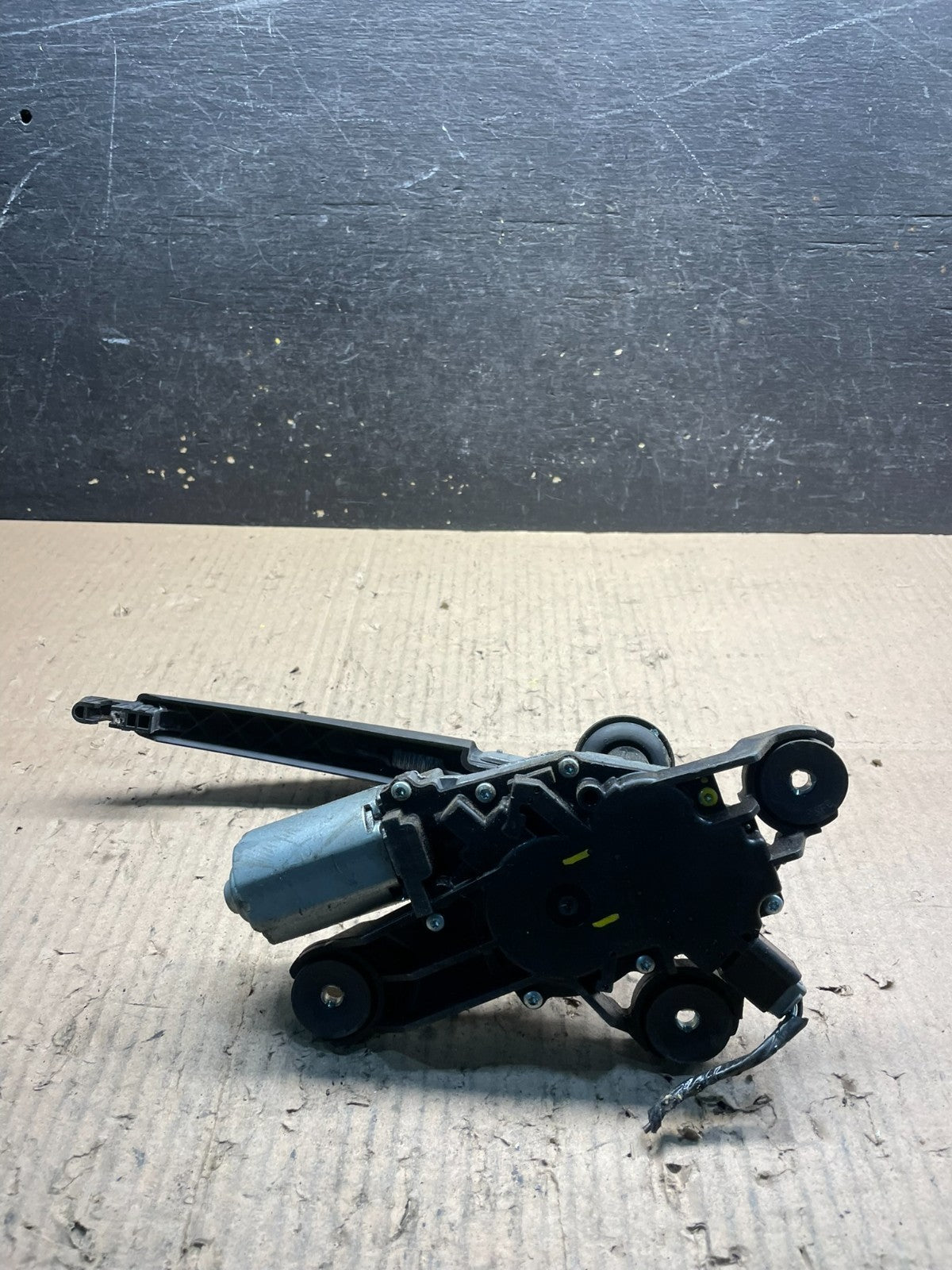 2012 to 2014 Ford Focus Rear Windshield Wiper Motor OEM BV61-17K441-AA v5266 dg5