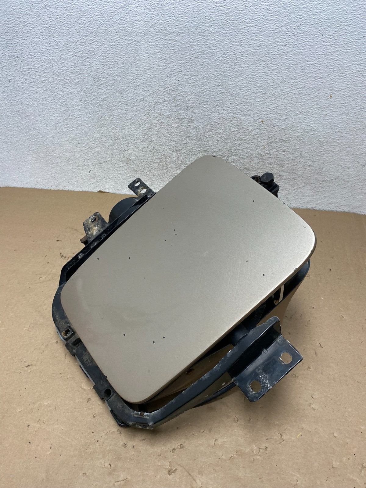 1984 to 1989 Chevrolet Corvette Left Driver LH Side Headlight AG4361 DW11