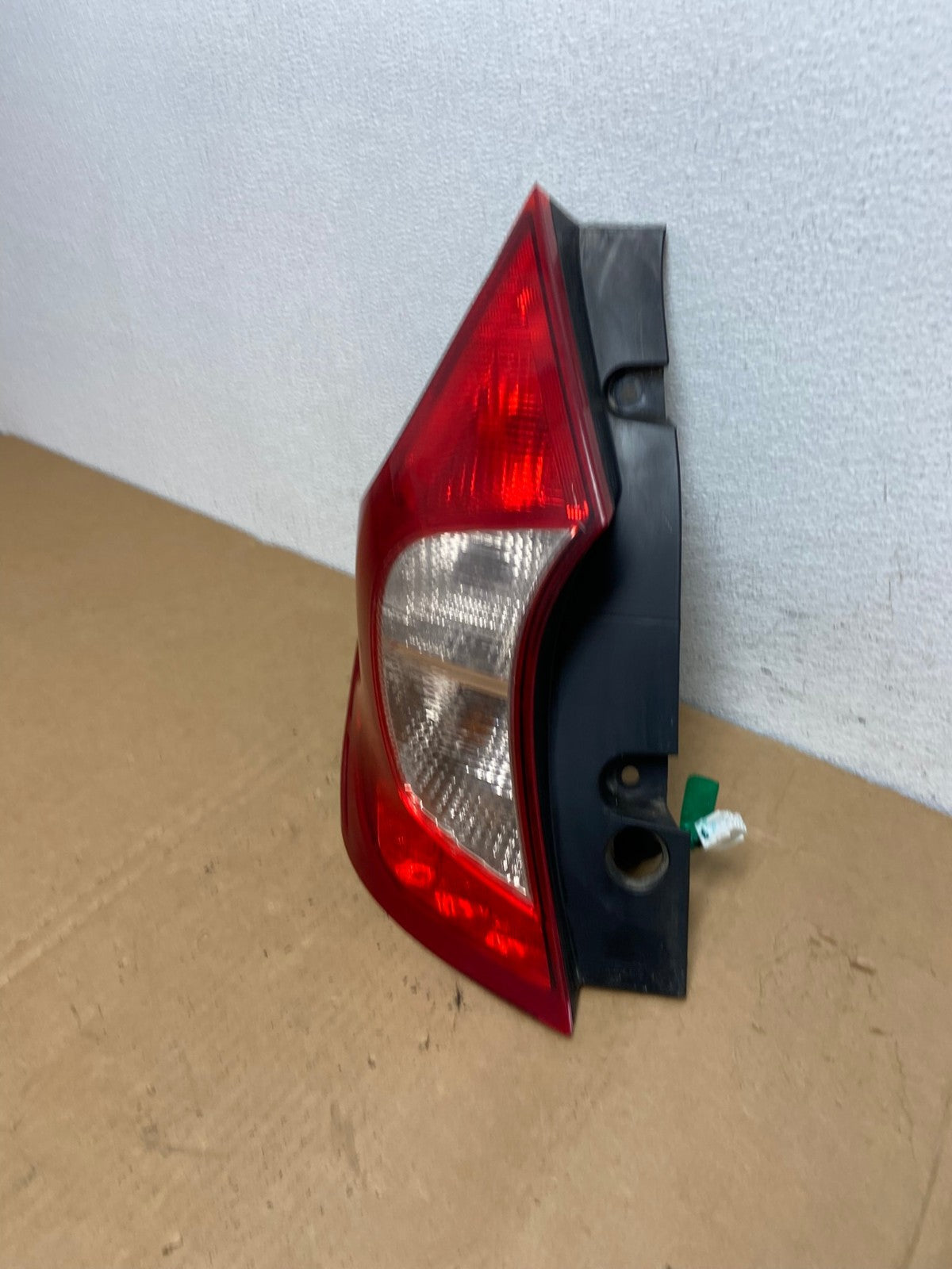 2014 - 2019 Nissan Versa Note Hatchback Left Driver LH Tail Light AC8441 LK1