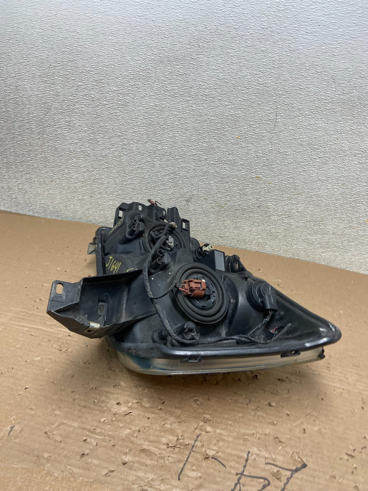 2004 to 2007 Nissan Armada Right Passenger RH Side Headlight Oem AB1666 DW7