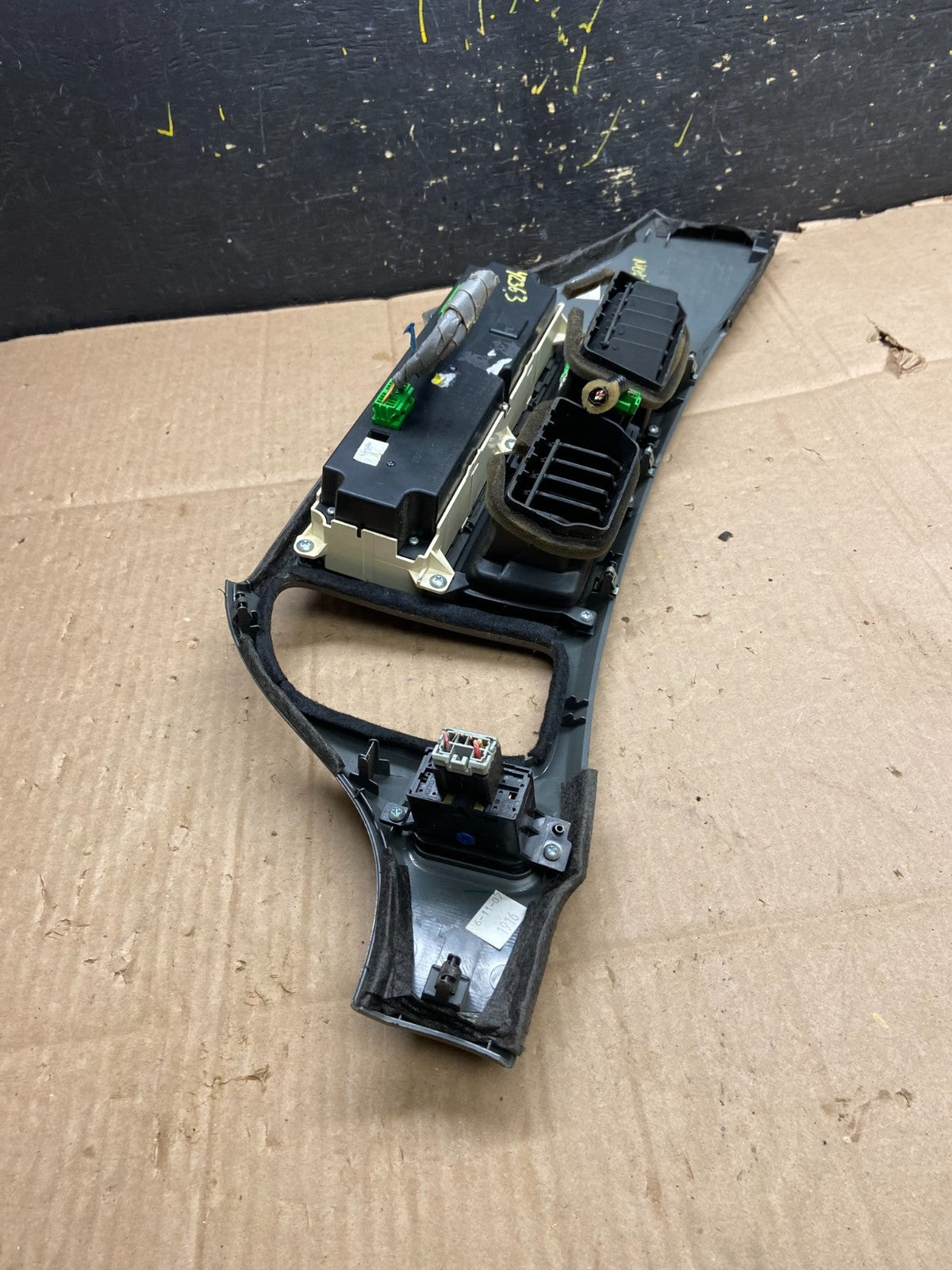 2005 to 2010 Honda Odyssey  Radio Climate Control Dash Trim Bezel Oem Y2363 DG6