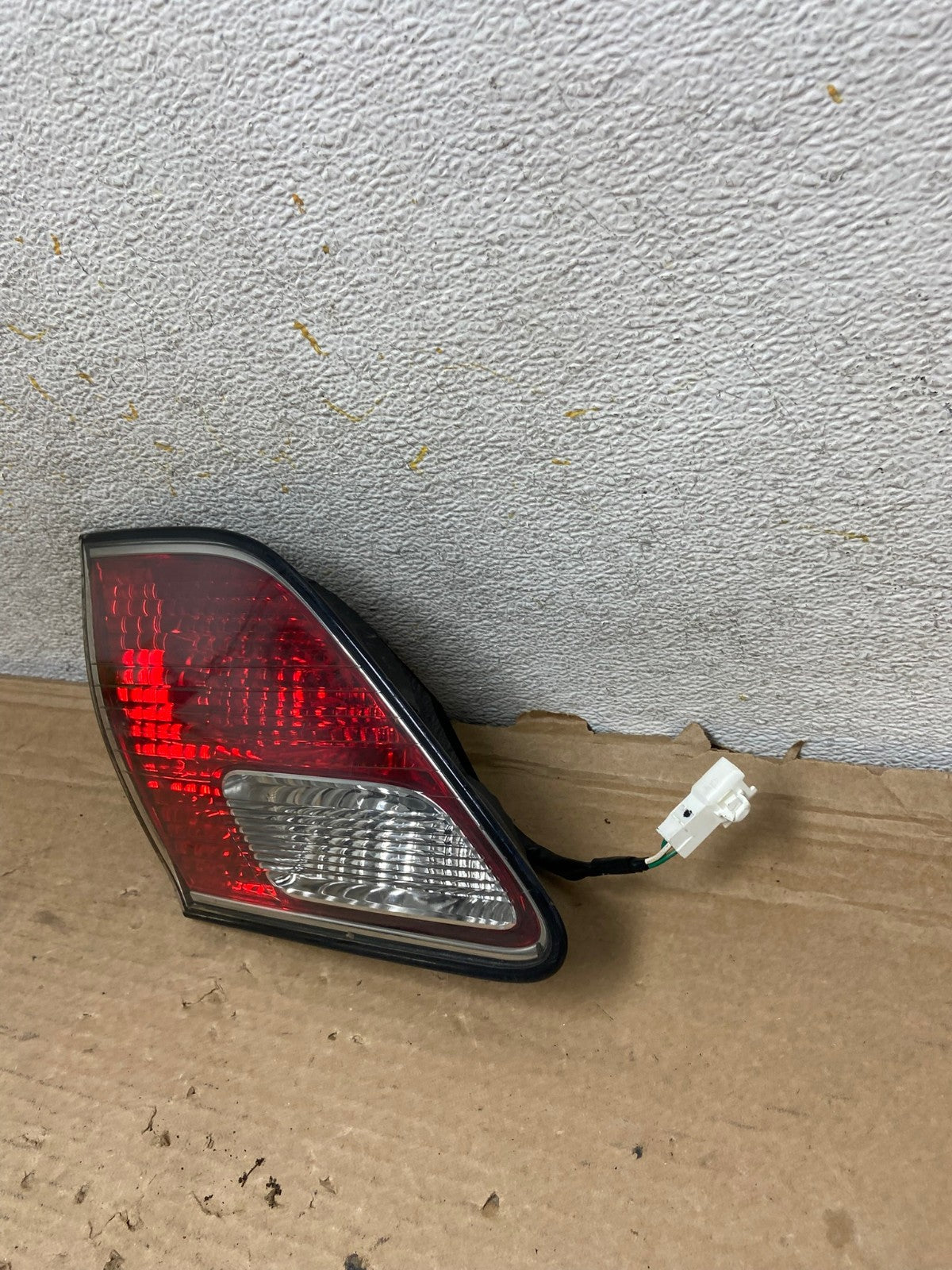 2002 2003 2004 Lexus ES300 ES330 Left Driver Lh Inner Tail Light AH8924 LK1