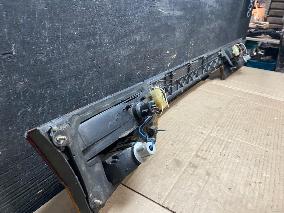 1995 to 1996 Subaru Legacy Wagon Trunk Mounted Center Tail Light Panel V3377 DG9