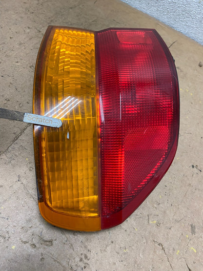 2002 2003 2004 Honda Odyssey Right Passenger Side Tail Light Oem X8932 DW4