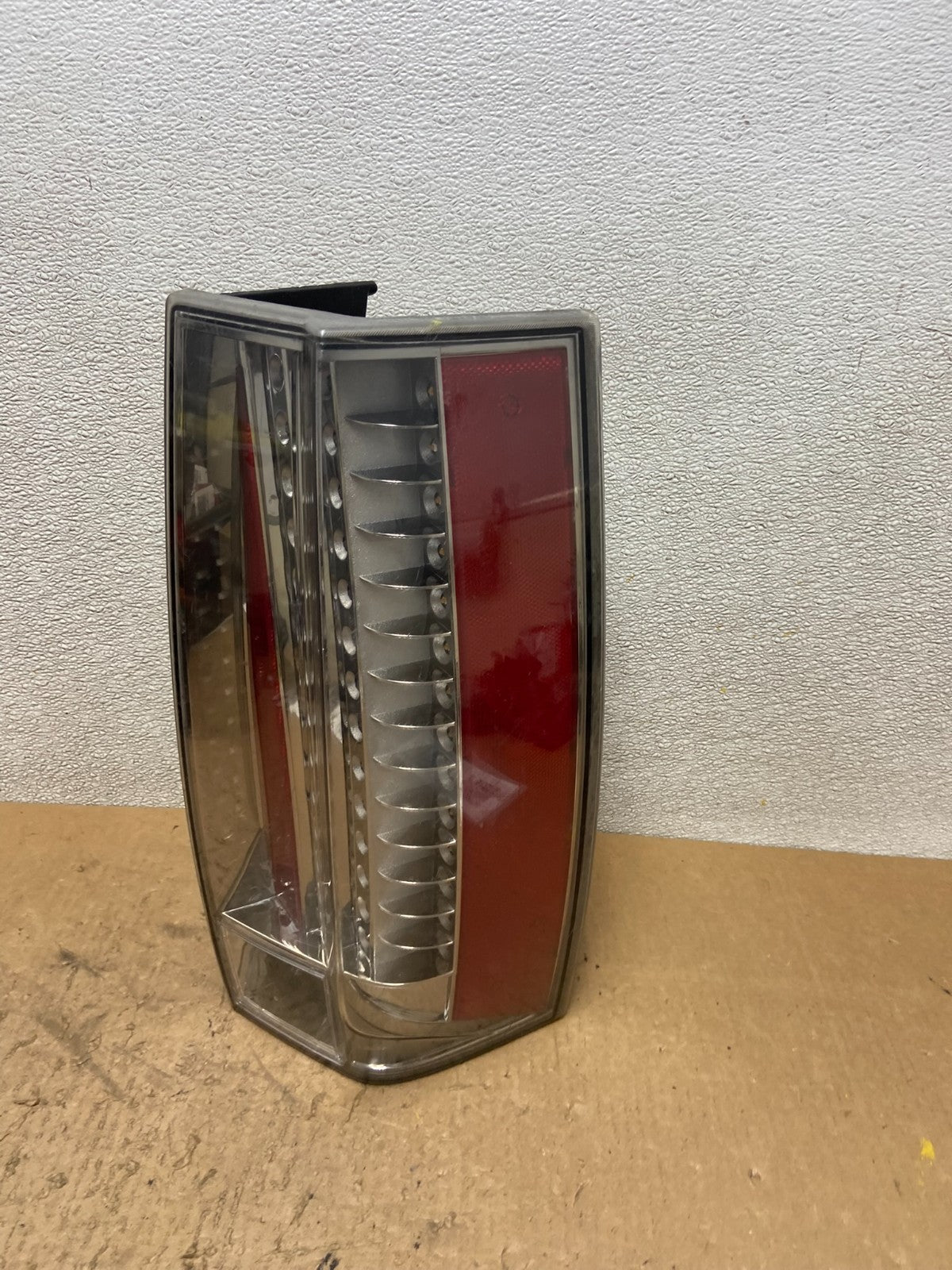 2007 to 2014 Cadilla Escalade Driver Side Right Passenger Side Tail Light AA00830