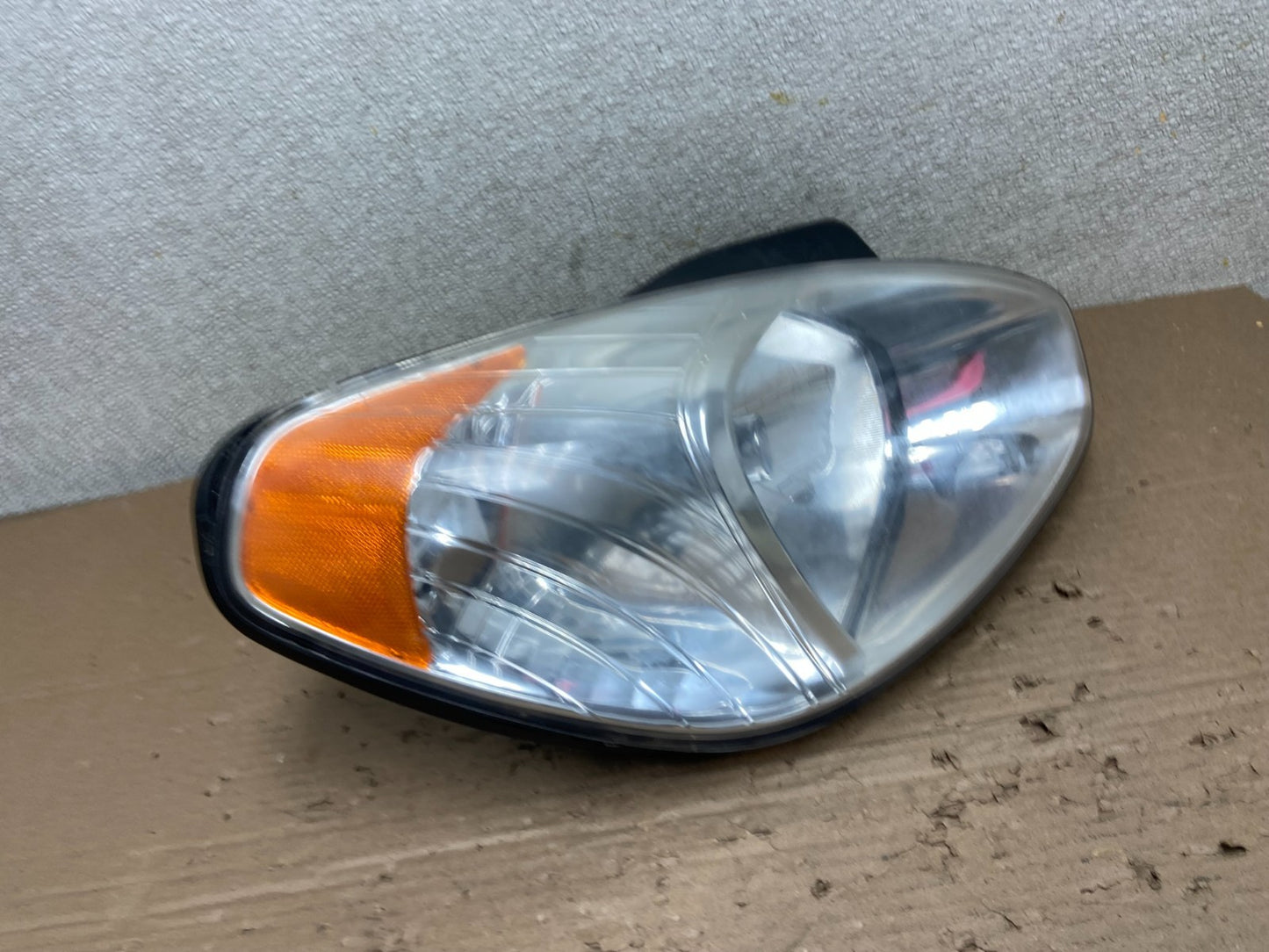 2006 to 2011 Hyundai Accent Sedan Right Passenger  Halogen Headlight AB1645 DW2