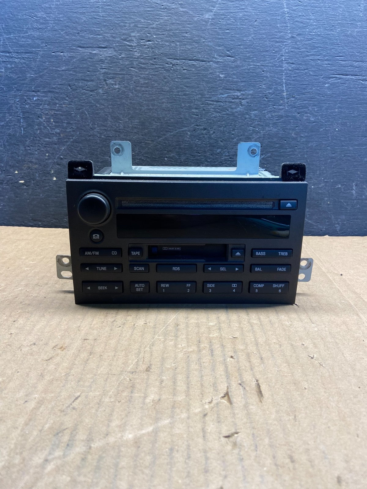 2003 - 2005 Lincoln Town Car RDS AM/FM Radio Tape CD Player AG1515 DW0