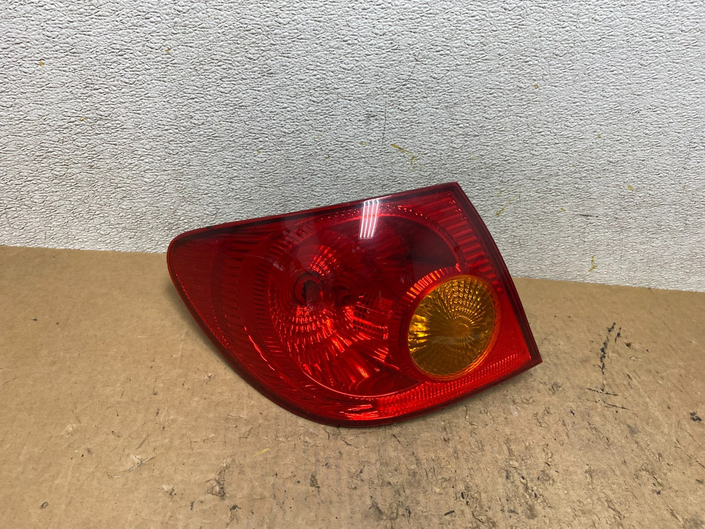 2003 to 2005 Toyota Corolla Left Driver Lh Side Tail Light Oem Q8732 DW0