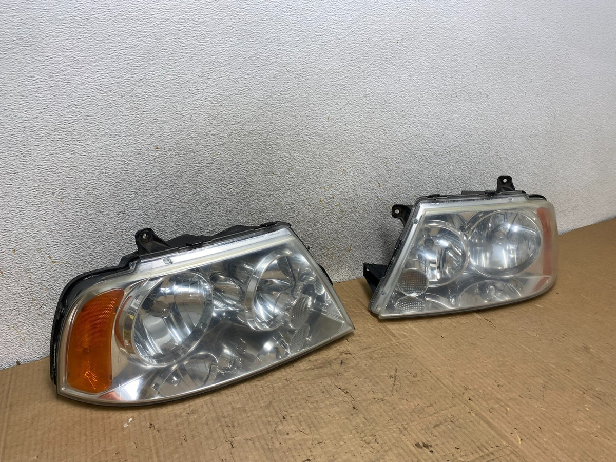 2003 - 2006 Lincoln Navigator Left+Right Side Headlights Halogen AI8169 DW2