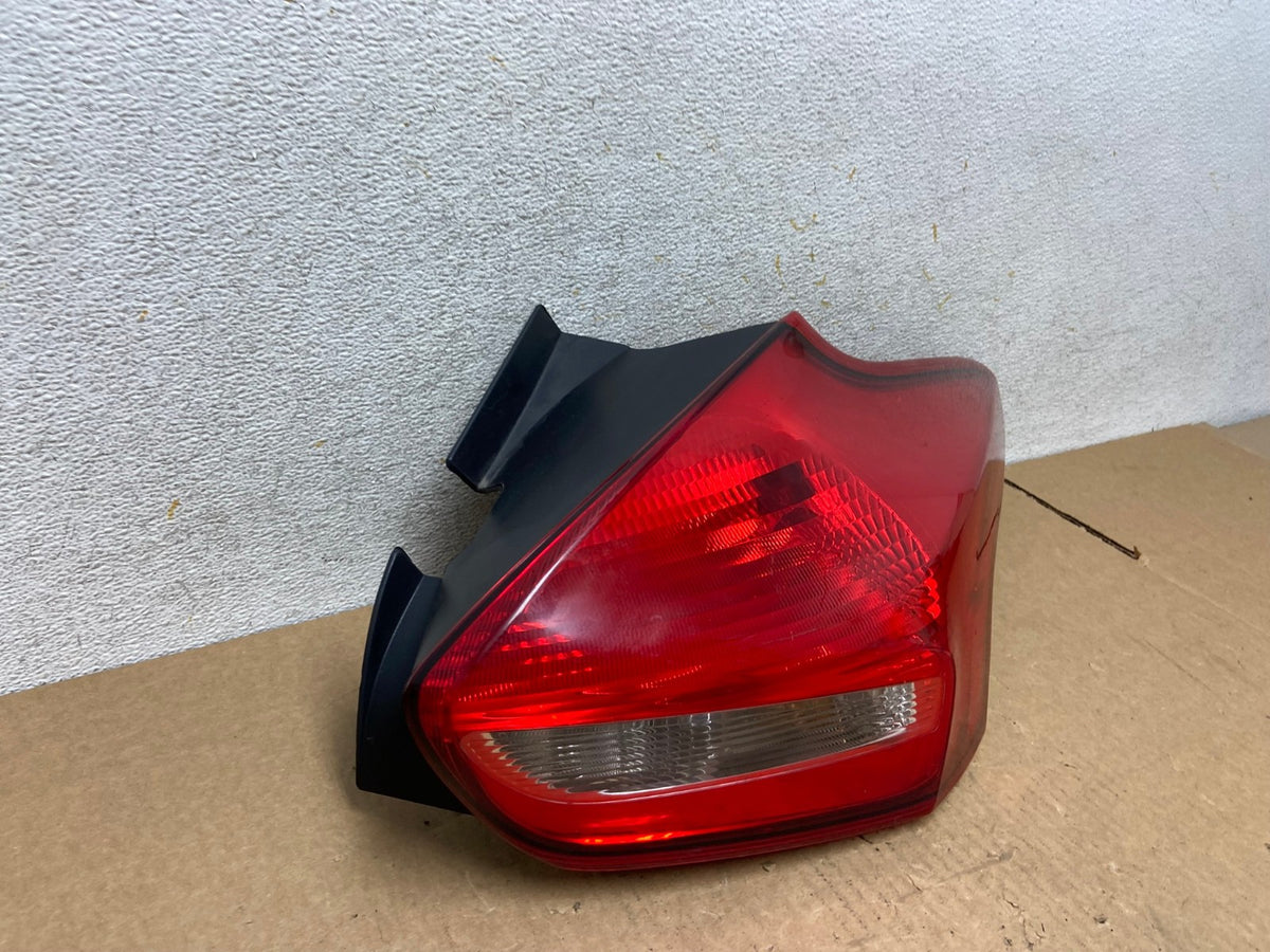 2015 to 2018 Ford Focus Tail Light Hatchback Right Passenger Side AI3393 LK2