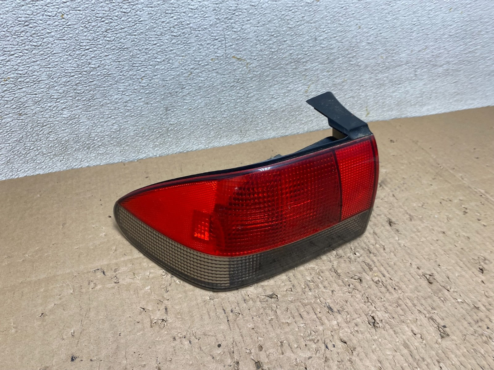 1994 to 1998 Saab 900 & Turbo Left Driver LH Side Tail Light T7815 DW2