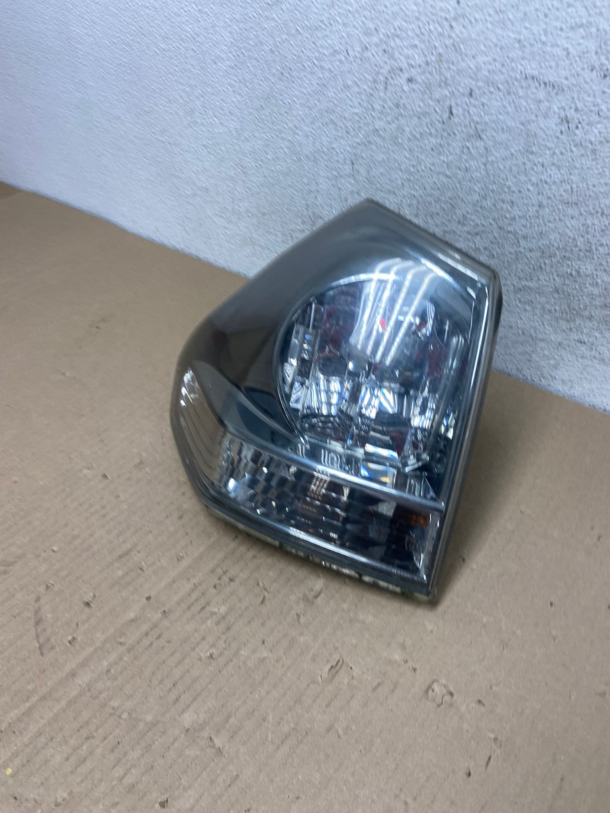 2004 to 2009 Lexus Rx350 RX330 Left Driver LH Tail Light AE9537 LK1