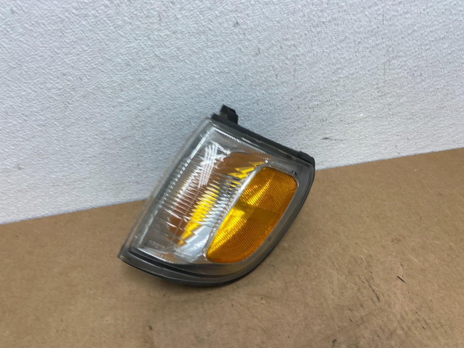 1996-1998 Toyota 4Runner Left Driver LH Front Corner Turn Signal Oem AC2976 DW2