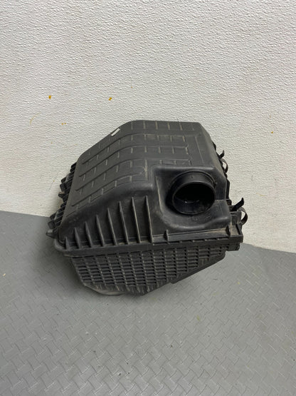 2013 to 2015 Hyundai Santa Fe Sport Air Box Cleaner 28110-4z250 OEM A52560