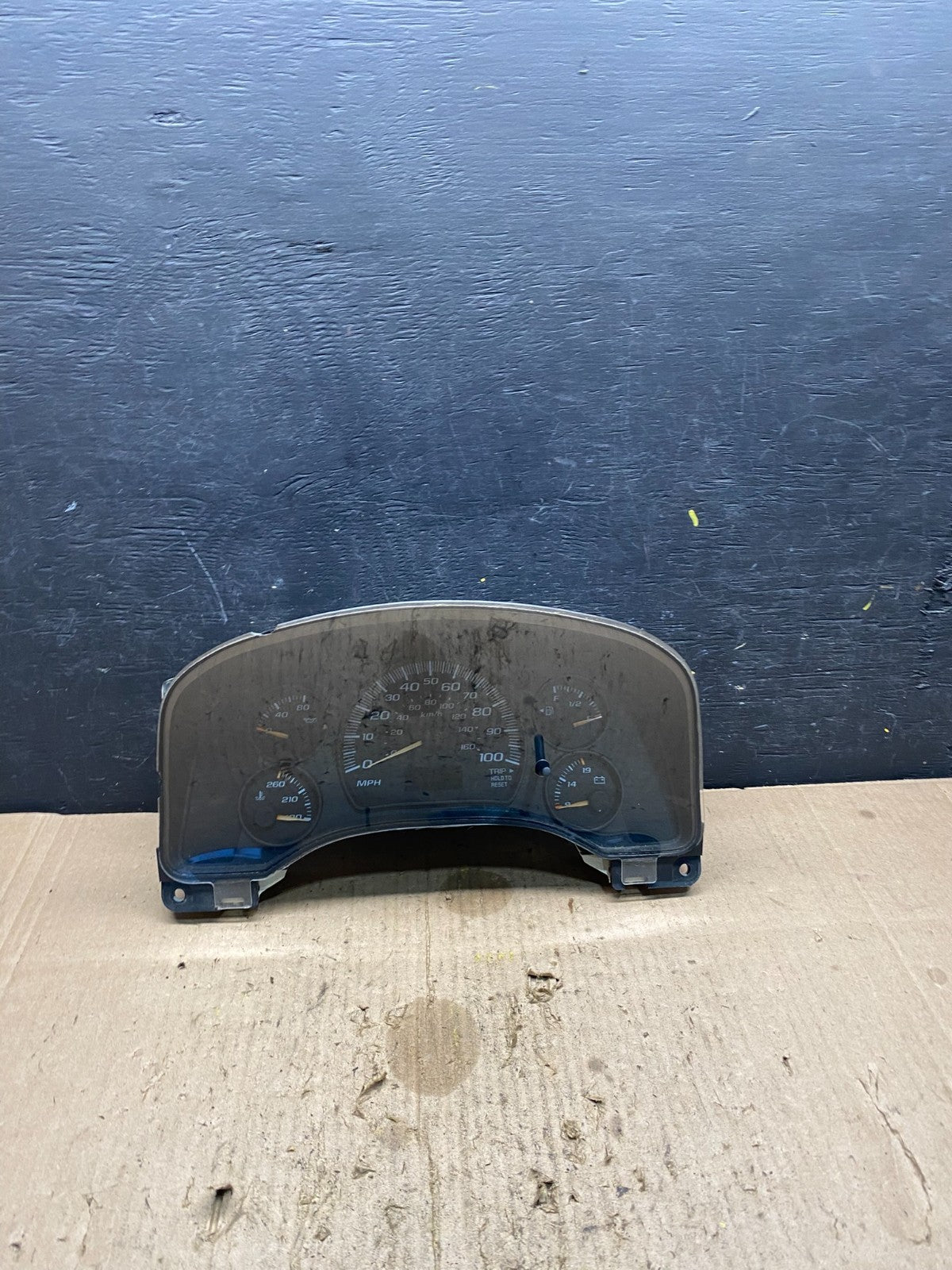 2004 to 2007 Chevrolet Express Speedometer Cluster Gauge OEM P1862 DG0
