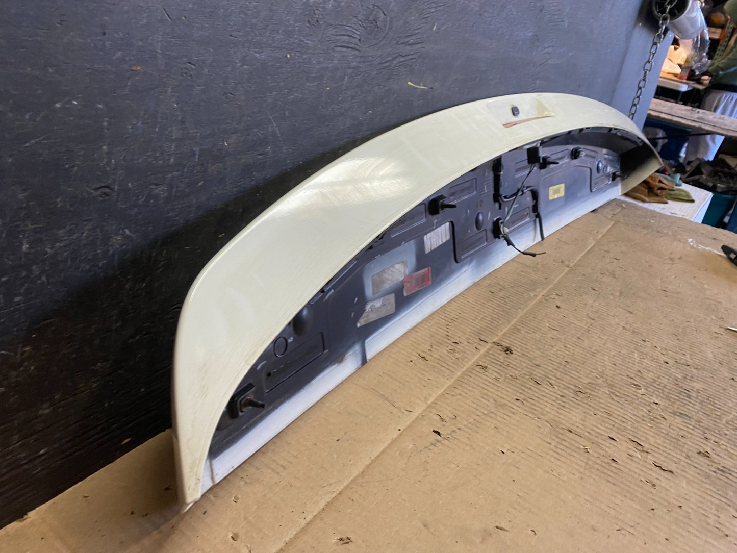 2009 to 2014 Volkswagen Routan Rear Spoiler T6809 DG8