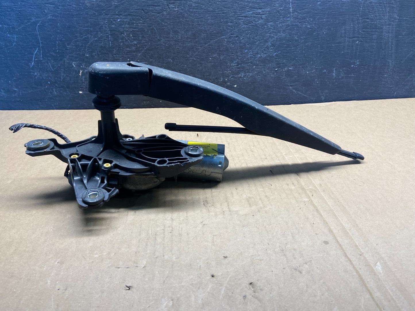 2013 to 2019 Ford Escape Rear Windshield Wiper Motor AG1600 DW1